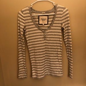 Abercrombie & Fitch women’s long sleeve T-Shirt. Size M.